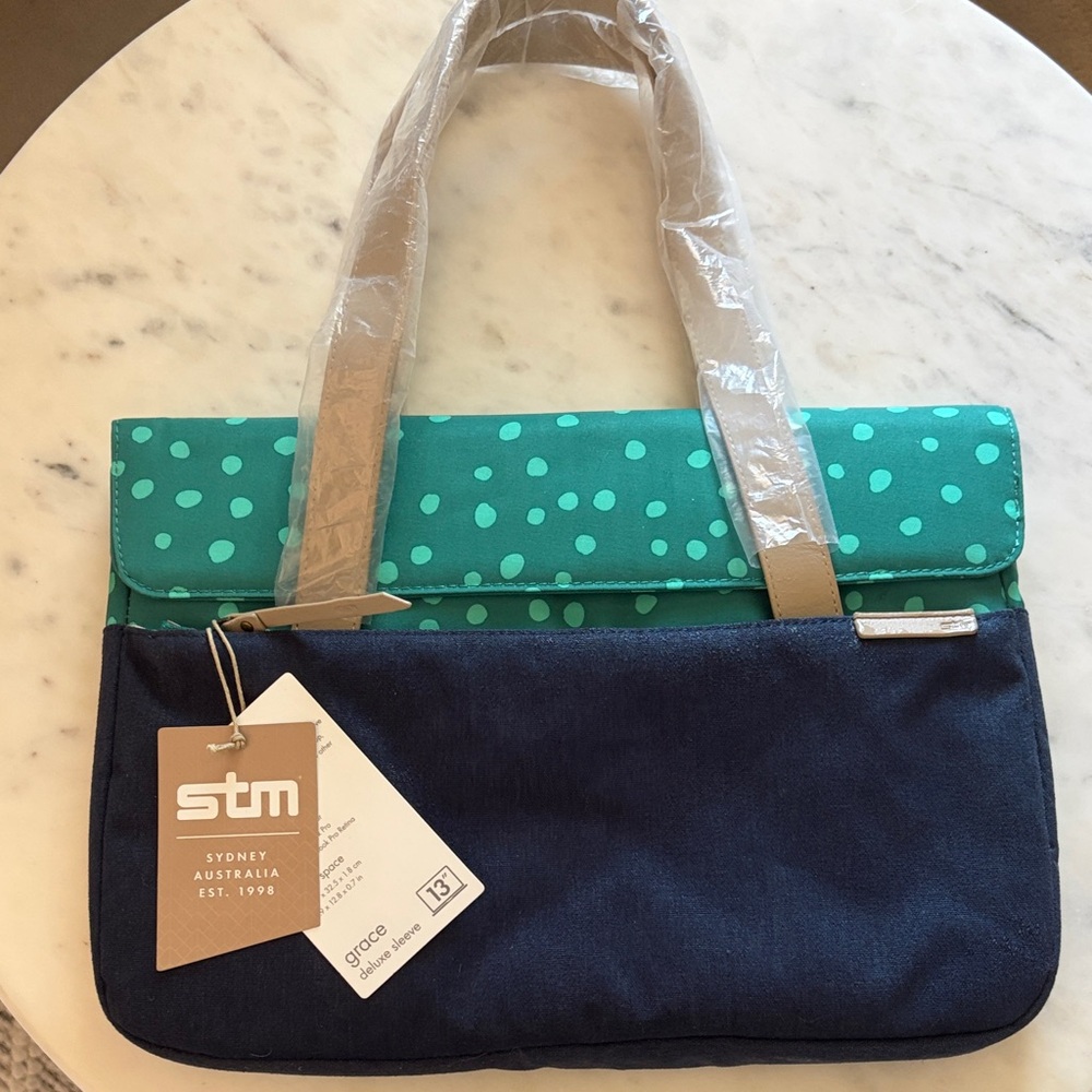 STM Grace Deluxe Sleeve